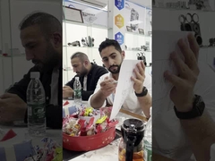 Khách hàng đến thăm