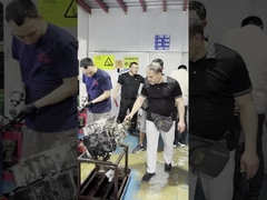 Khách hàng đến thăm